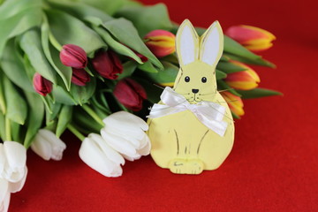 Osterhase mit Tulpenstrauß