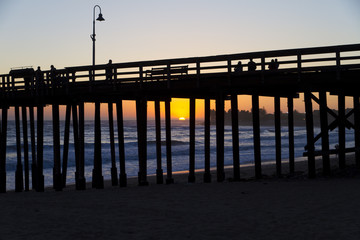 Fototapeta premium Pier with setting sun