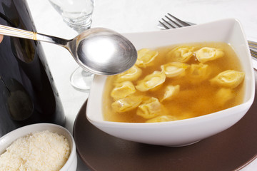 Ravioli in brodo