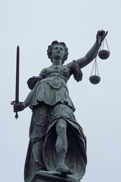 Statue of lady of justice