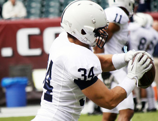 Football player catching the football