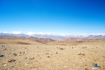 Fototapeta na wymiar żółtawy widok górskich drogach w Tybecie
