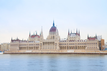 Fototapeta na wymiar Fasada parlamencie, Budapeszt