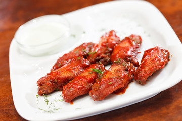 Chicken wings with sauce