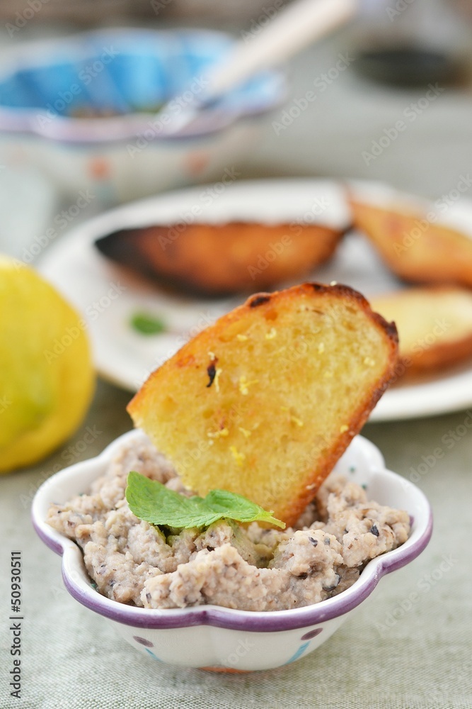 Wall mural bean pate