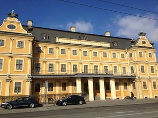 Fototapeta na wymiar The facade of an old building in St. Petersburg 
