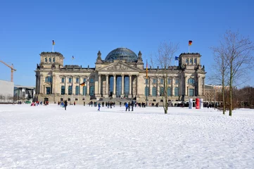 Fotobehang Berlin - Reichstag im Winter mit Schnee © Henry Czauderna