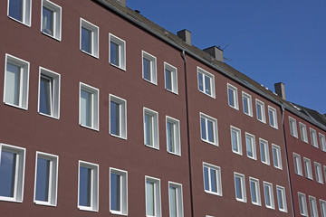 Fototapeta na wymiar Fassaden von Mehrfamilienhäusern in Kiel, Deutschland
