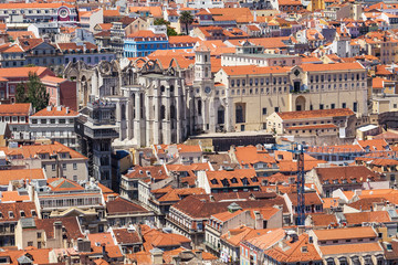 Fototapeta na wymiar Bird view of Santa Justa lift and Carmo church ruins over Lisboa