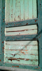 musical notes on green door with peeling paint
