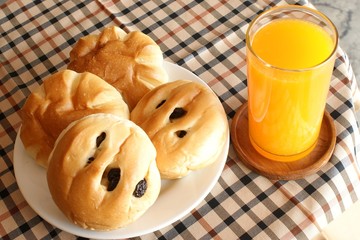 Raisin bread with orange juice