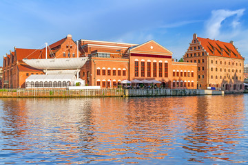 Obraz premium Baltic Philharmonic in Gdansk at Motlawa rivert, Poland