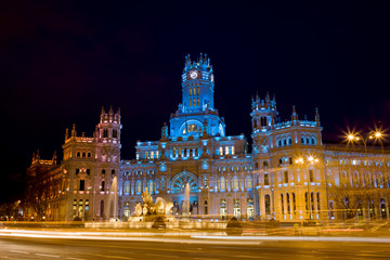 Fototapeta na wymiar Plaza de Cibeles w nocy w Madrycie