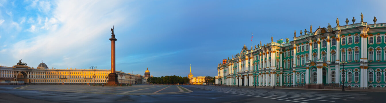 Panorama of Palace Square in St. Petersburg