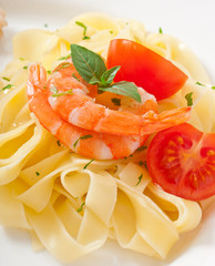 pasta with shrimps and tomatoes