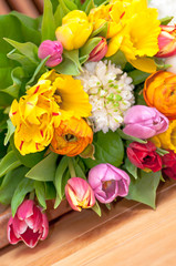 Bunter Blumenstrauß, Floristik, Frühlingsblumen, Schnittblumen