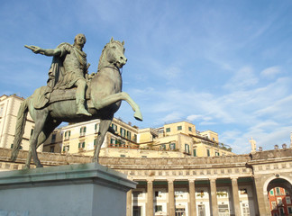 Fototapeta na wymiar statue on the naples square