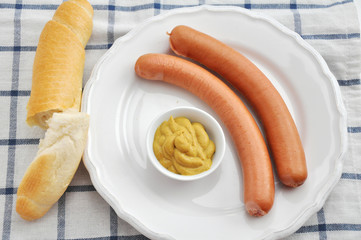 Wiener Würstchen mit Senf