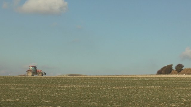 tracteur sur la ligne d'horizon