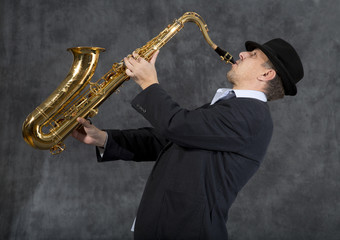 Fototapeta na wymiar Saxophonist