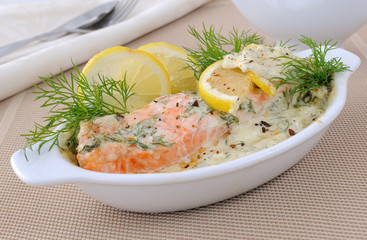 Salmon with cream and lemon sauce