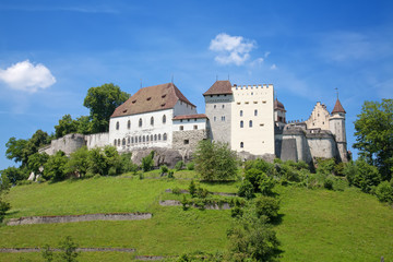 Fototapeta na wymiar Lenzburg zamek