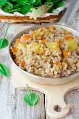 Barley porridge stewed with vegetables