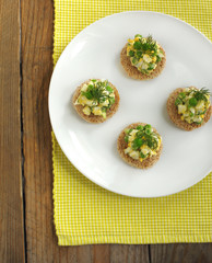 Canapes with green peas salad