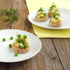 Canapes with green peas salad
