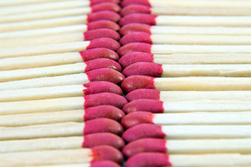 In Reihen angeordnete Zündhölzer