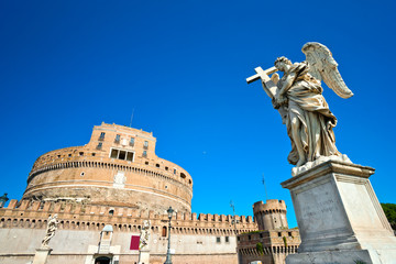 Obraz premium Castel Sant'angelo and Bernini's statue, Rome, Italy.