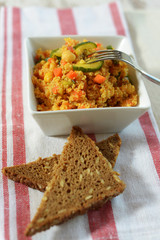 Coucous-Salat mit Vollkornbrot