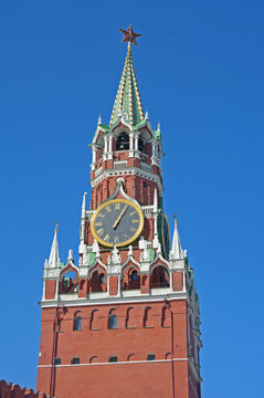 Часы на башне на Красной площади в Москве