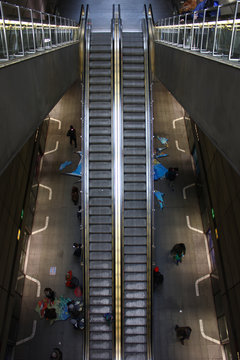 Rolltreppe im Bahnhof