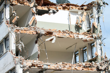 edificio in demolizione