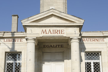 mairie ancienne de village français - 51042135