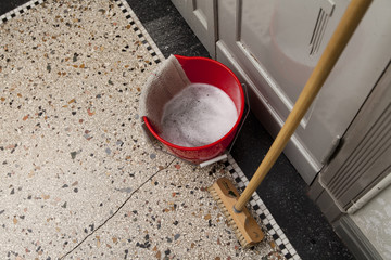 Putzen im Treppenhaus