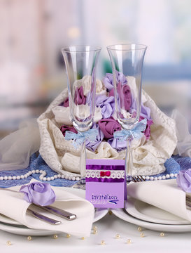 Serving fabulous wedding table in purple color of the
