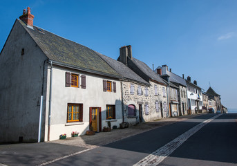 La grande rue d’Herment (63) © Bernard 63