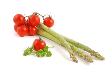 Spargel und tomaten