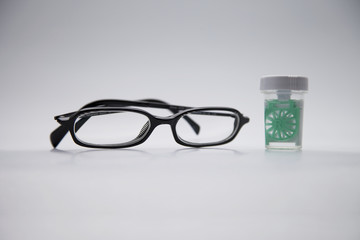 Brille und Kontaktlinsen