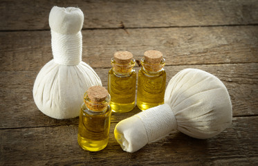 Kräuterstempel mit Öl