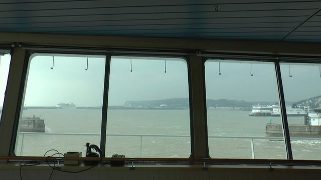 arriv&eacute;e au port vue de la timonerie