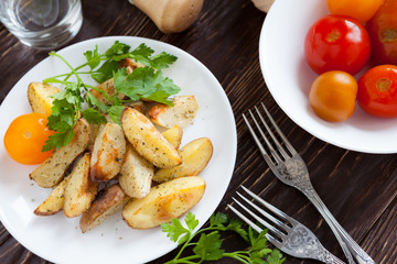 Baked potato wedges with herbs