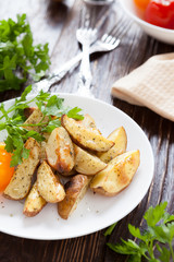 fried potato wedges with herbs