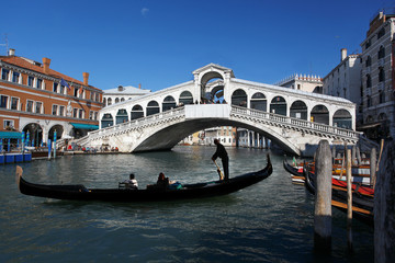 Fototapeta na wymiar Wenecja z mostu Rialto we Włoszech