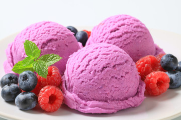 Berry fruit ice cream