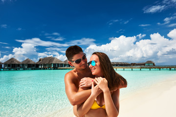 Fototapeta premium Couple on a beach at Maldives