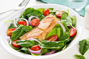 Fototapeta na wymiar Salmon with Spinach salad