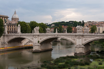 Fototapeta premium Ponte Vittorio Emanuele II, Brücke über den Tiber